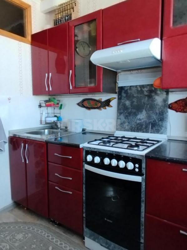 Продам кухонный гарнитур в хорошем состоянии вытяжка в комплекте без газ плиты ,длина 2,15 звоните т - Орск