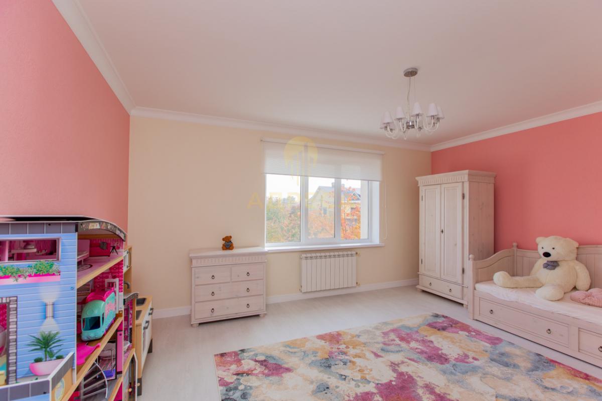 Продаётся просторный таунхаус в современном жилом комплексе &laquo;Крона&raquo;Предлагаем ст - Оренбург