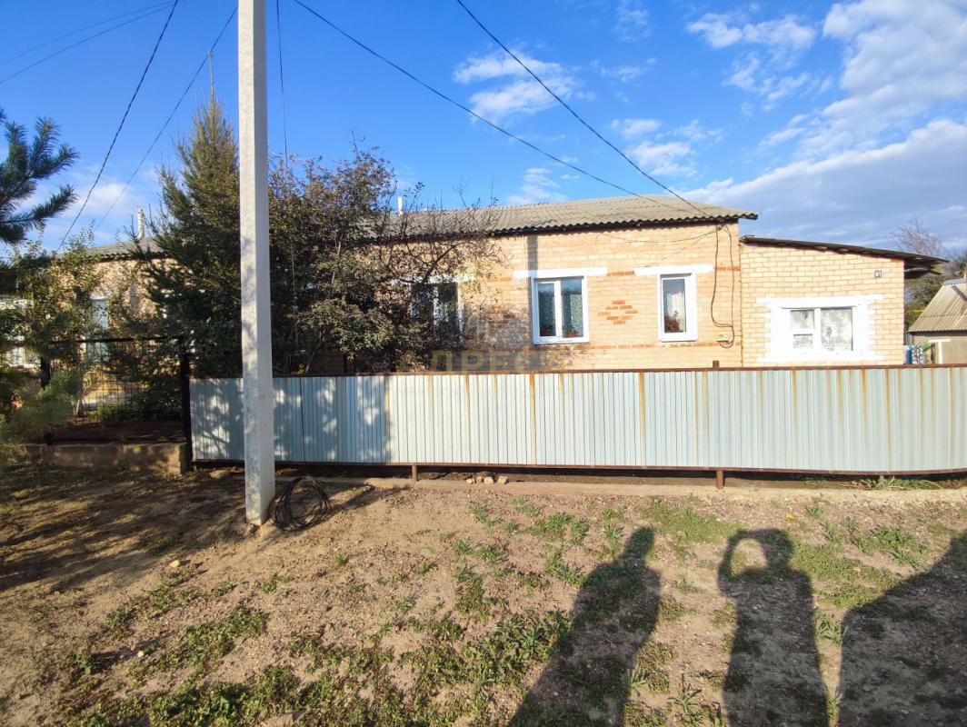 Продаётся трёхкомнатная квартира 77 квадратовв двухквартирном доме. - Сакмара