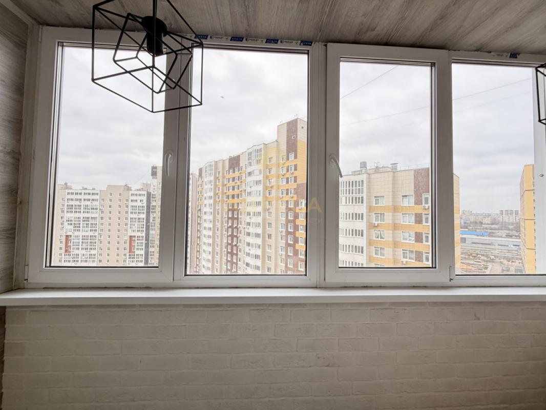 Продается квартира, полностью с ремонтом, расположенная на 12-м этаже 17 этажного дома. - Оренбург