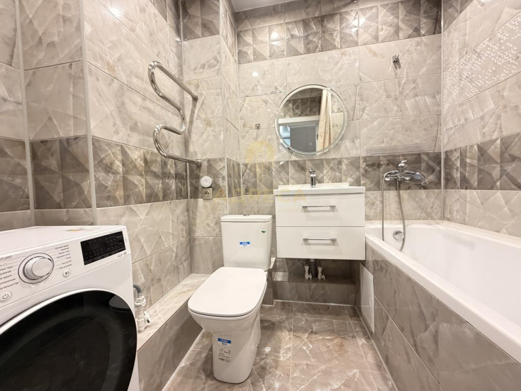 Продается квартира, полностью с ремонтом, расположенная на 12-м этаже 17 этажного дома. - Оренбург