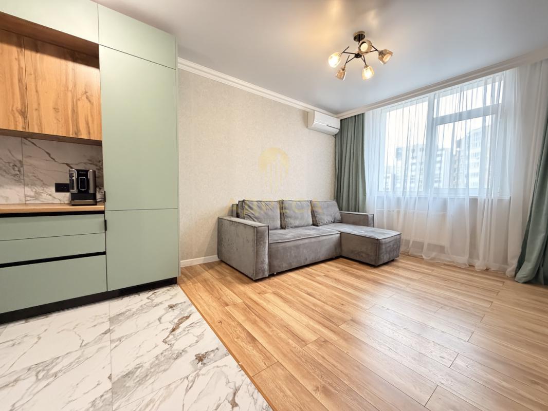 Продается квартира, полностью с ремонтом, расположенная на 12-м этаже 17 этажного дома. - Оренбург