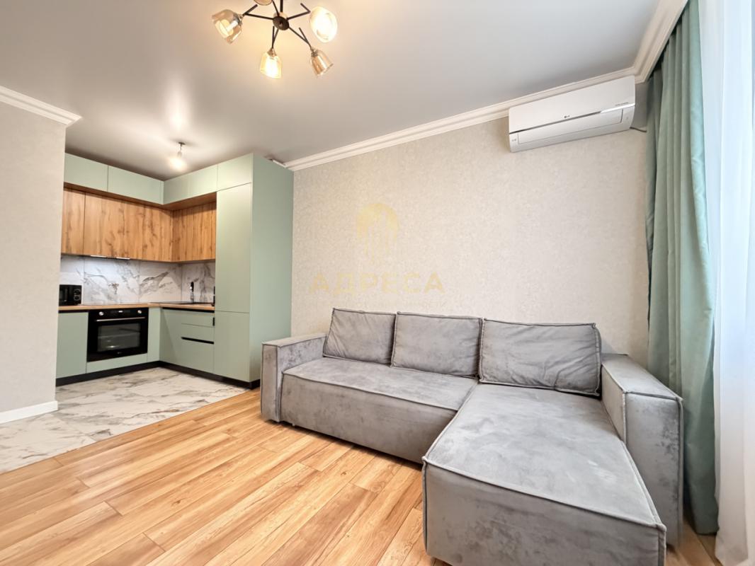 Продается квартира, полностью с ремонтом, расположенная на 12-м этаже 17 этажного дома. - Оренбург