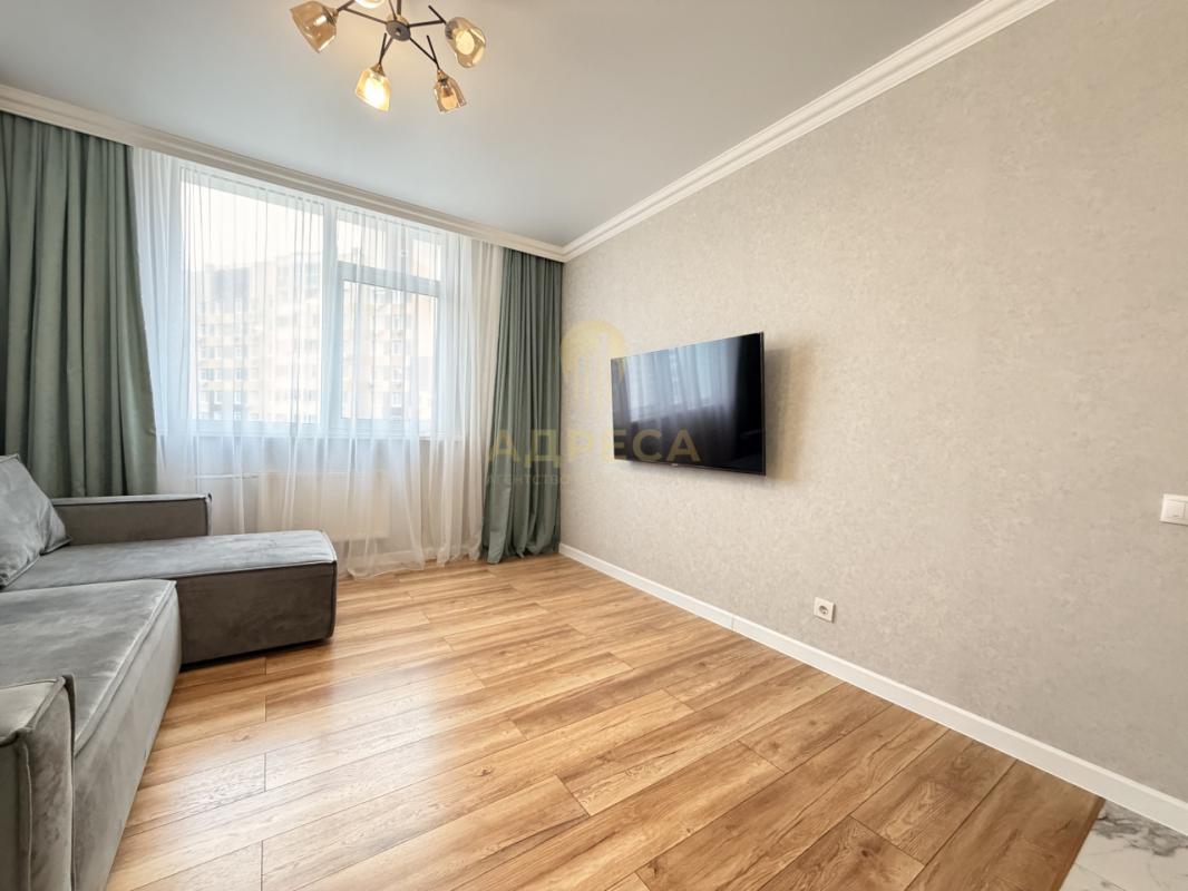 Продается квартира, полностью с ремонтом, расположенная на 12-м этаже 17 этажного дома. - Оренбург