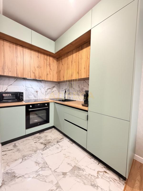 Продается квартира, полностью с ремонтом, расположенная на 12-м этаже 17 этажного дома. - Оренбург