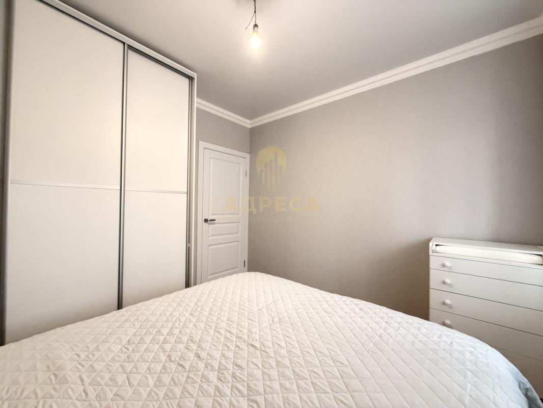 Продается квартира, полностью с ремонтом, расположенная на 12-м этаже 17 этажного дома. - Оренбург