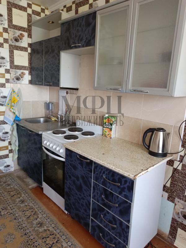 Продается в общежитии  1 комнатная квартира с большой просторной кухней, отдельным санузелом. - Орск