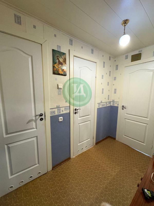 Продается просторная двухкомнатная квартира улучшенной планировки по адресу ул. - Орск