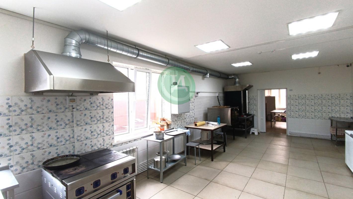 Продам магазин-пекарню в Адамовке на  улице Советская д.97. - Адамовка