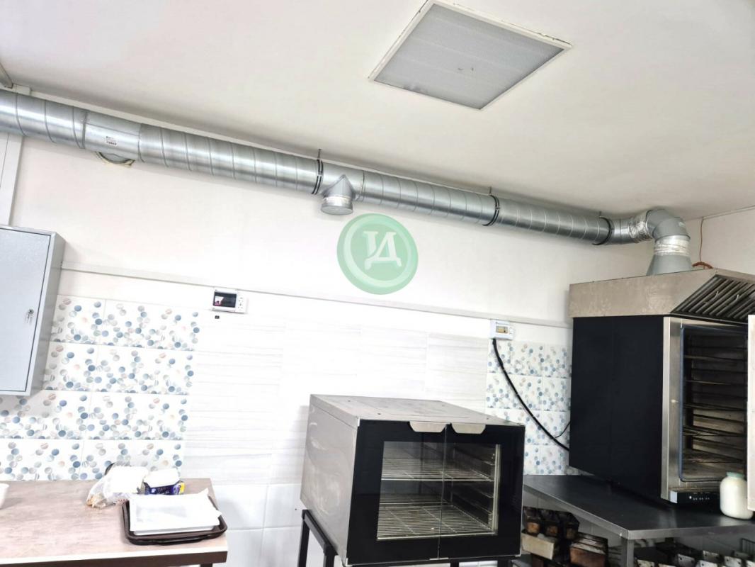 Продам магазин-пекарню в Адамовке на  улице Советская д.97. - Адамовка