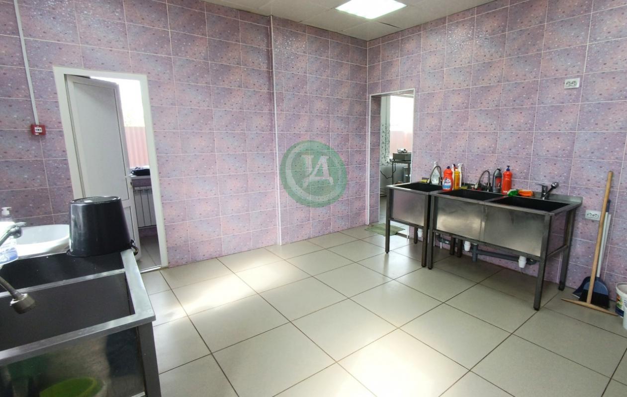 Продам магазин-пекарню в Адамовке на  улице Советская д.97. - Адамовка