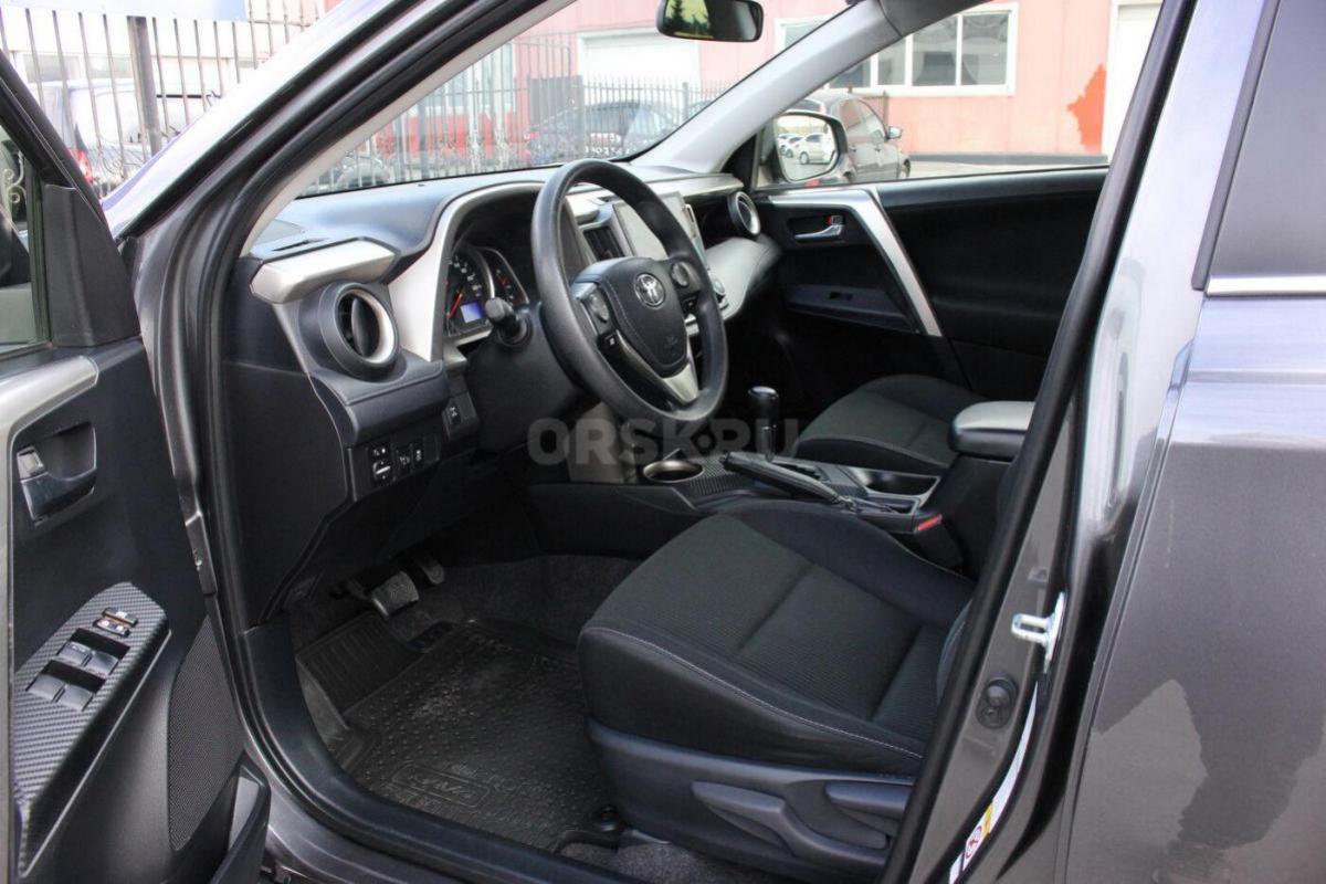 В продаже Toyota RAV4 &amp;#039;2013 IV (XA40), продажа от собственника.
√Бензин, 2 л, 146 л.с. - Орск