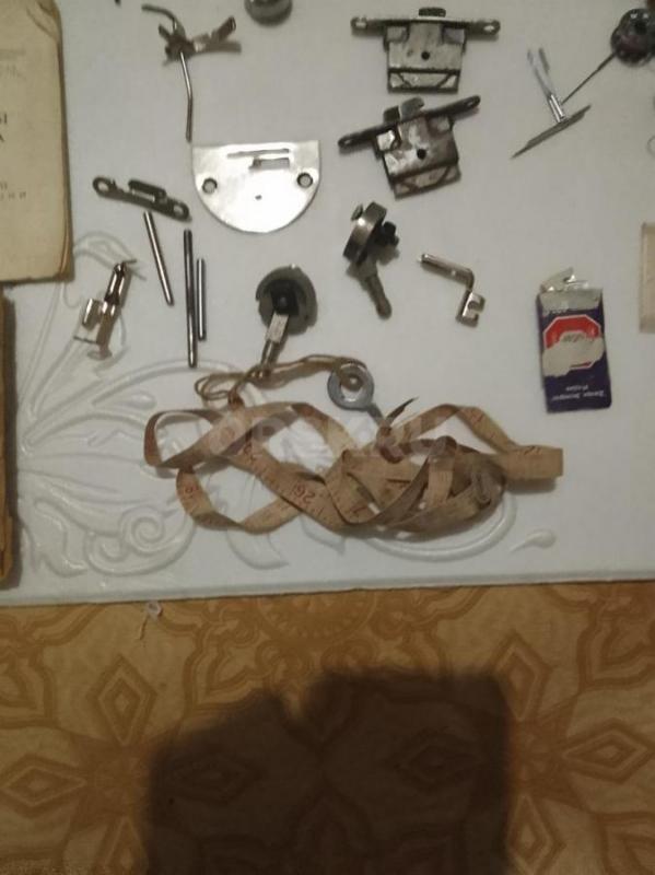 Продам футляр и запчасти к швейной машинке. - Орск