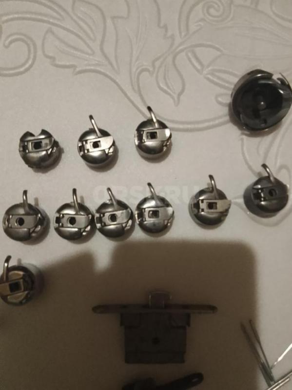 Продам футляр и запчасти к швейной машинке. - Орск