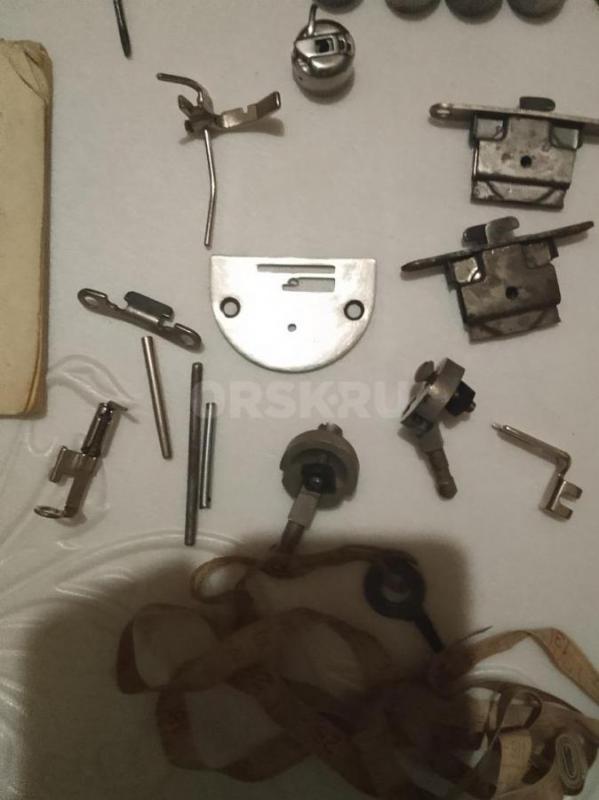 Продам футляр и запчасти к швейной машинке. - Орск