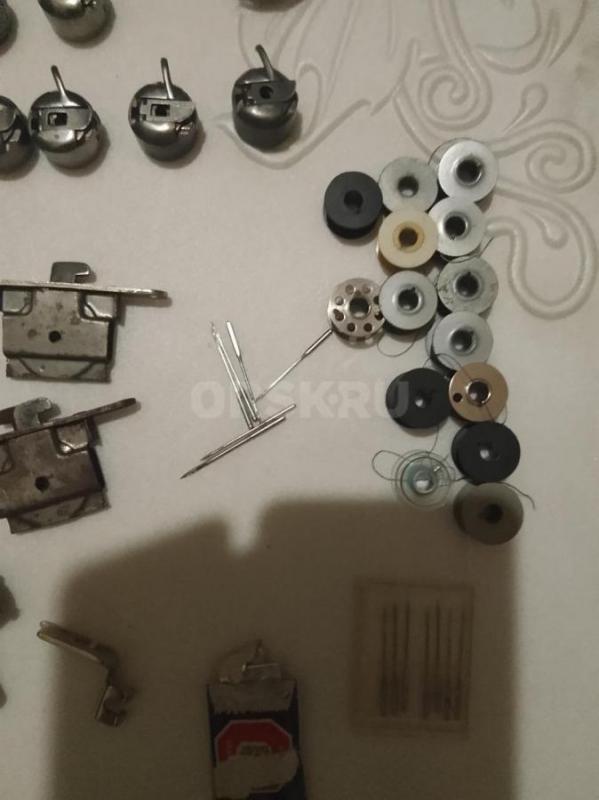 Продам футляр и запчасти к швейной машинке. - Орск