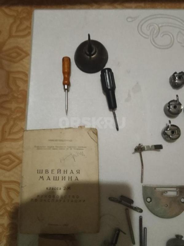 Продам футляр и запчасти к швейной машинке. - Орск