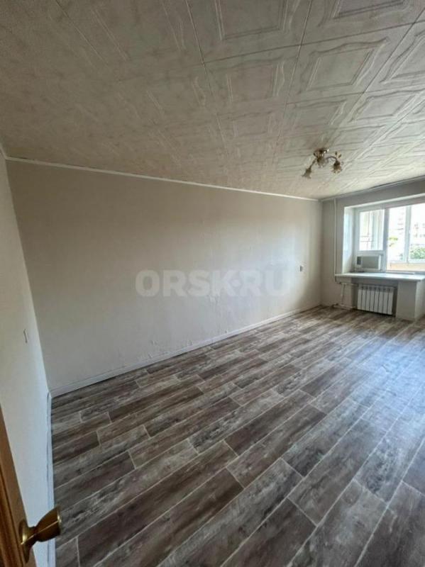 Продаётся 2-х комнатная квартира в кирпичном доме по ул. - Орск