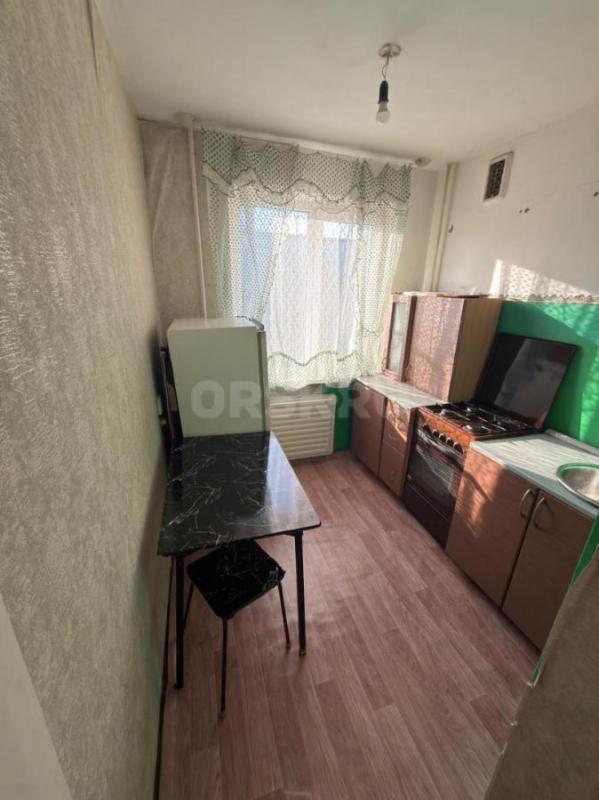 Сдам 1 комнатную квартиру на длительный срок,теплая и светлая квартира на 3 этаже,в шаговой доступно - Орск