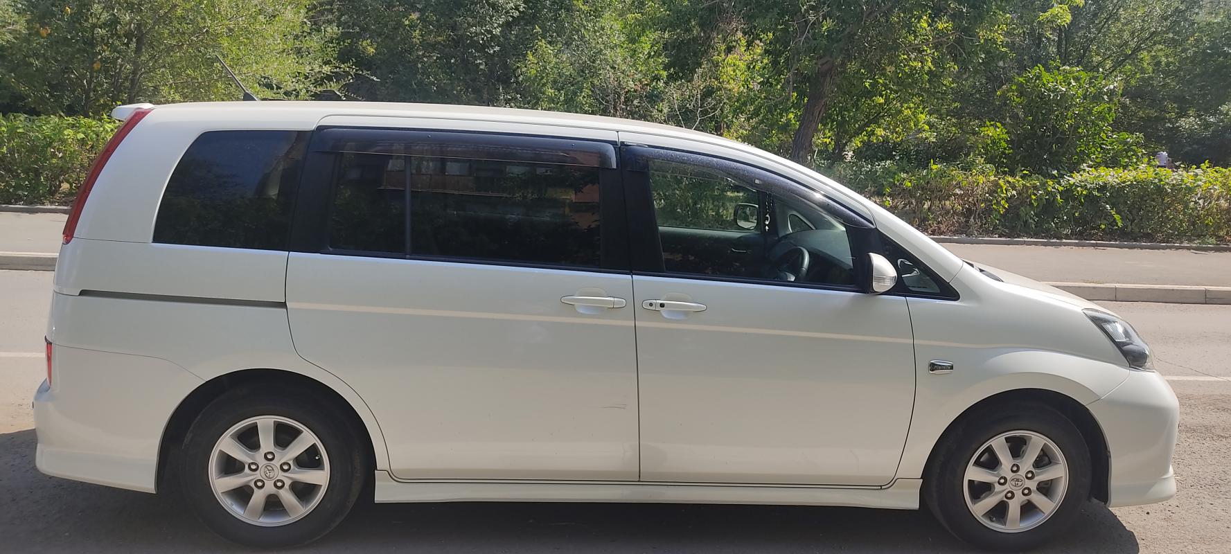 Продам Тойота исис 2010 г. - Новотроицк