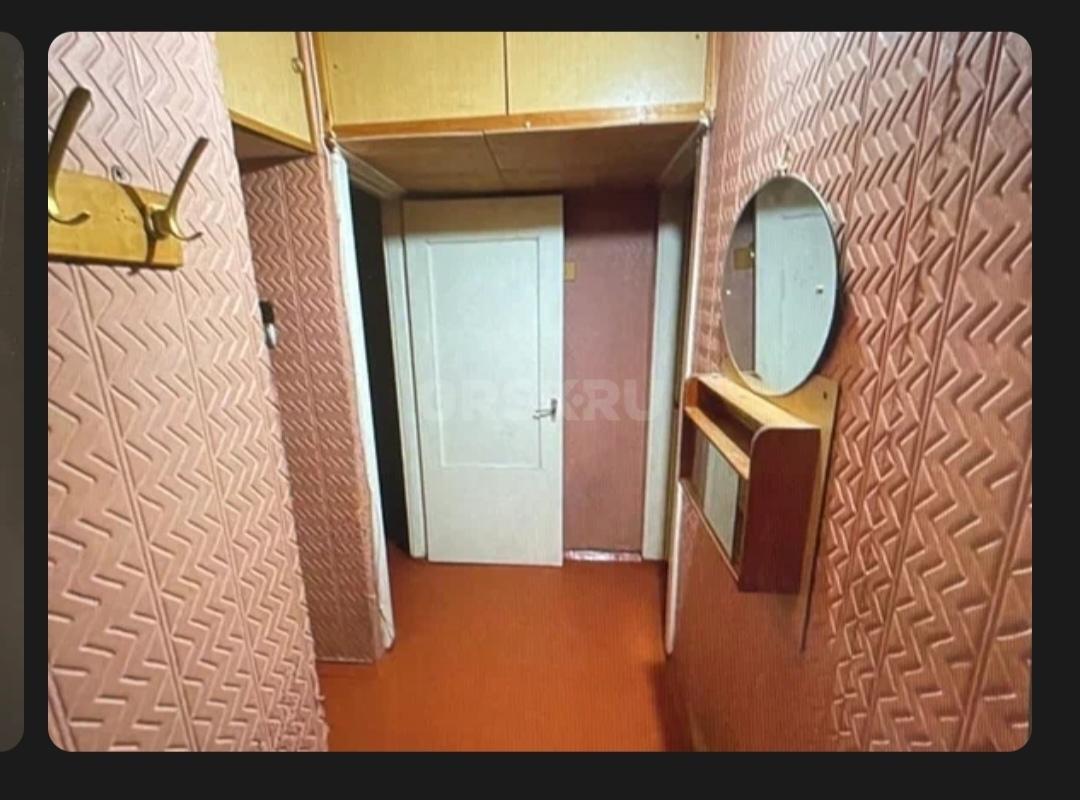 Продам 2-х комнатную квартиру, расположенную на 5-м этаже 5-ти этажного панельного дома по адресу: г - Новотроицк