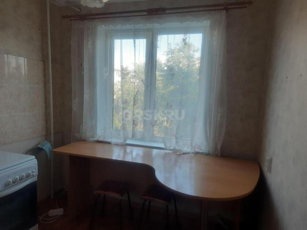 Продаётся уютная двухкомнатная квартира площадью 44.4 квадратных метра на третьем этаже пятиэтажного - Орск