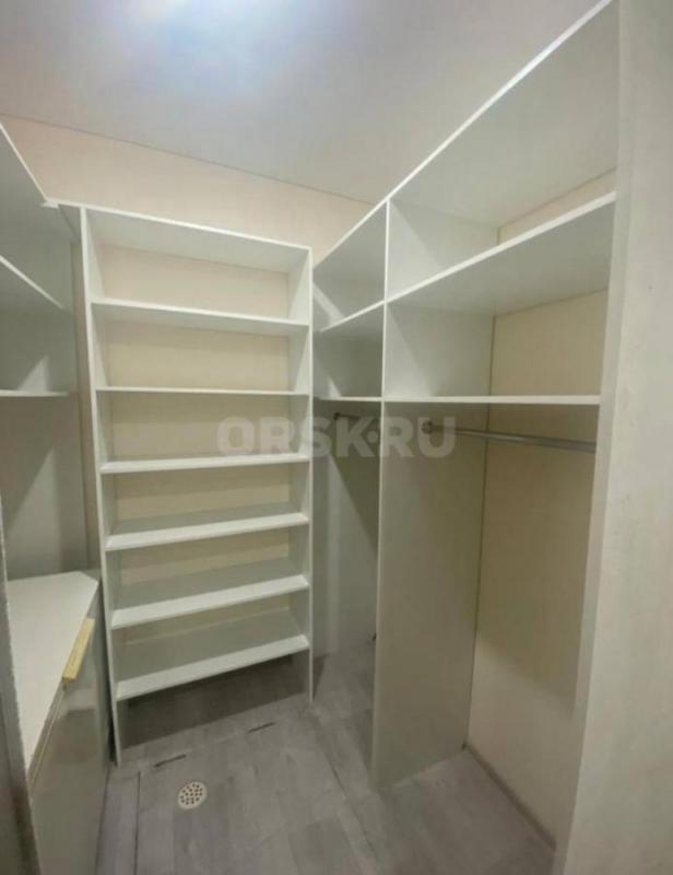 Предлагаем вашему вниманию светлую трехкомнатную квартиру в самом сердце города, расположенную на пе - Орск