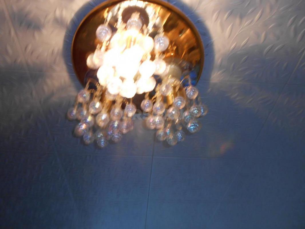 ковер 2х3 кресло  люстра -450 руб покрывало на 2х спальную кровать - Орск