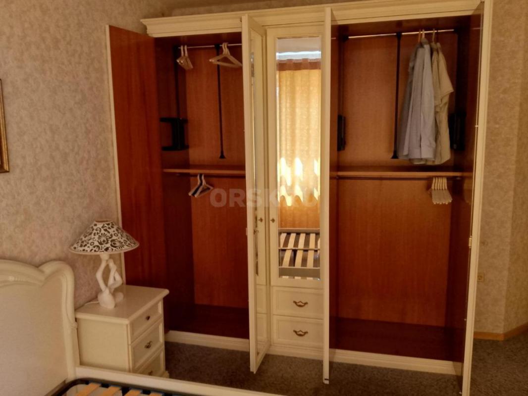 Спальный гарнитур производства Италия, б/у в хорошем состоянии. - Новотроицк