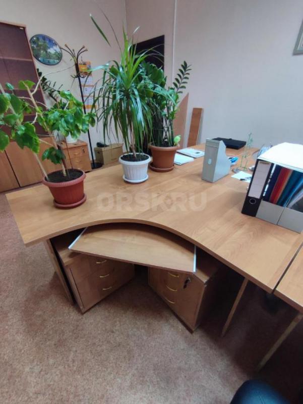 СРОЧНО, в связи с переездом Продаются
Офисные столы в хорошем состоянии. - Орск