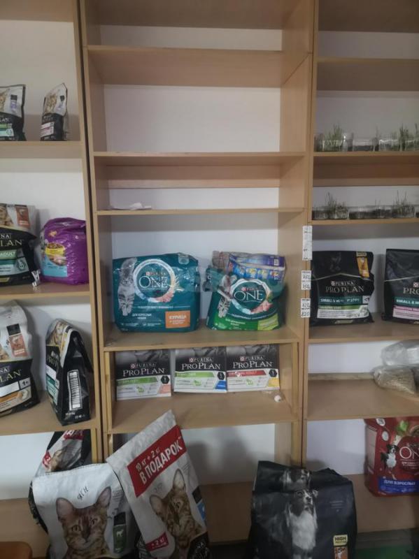 В связи с закрытим магазина продаются витрины, стеллажи(все разборное) , кассовые аппараты, весы по - Орск