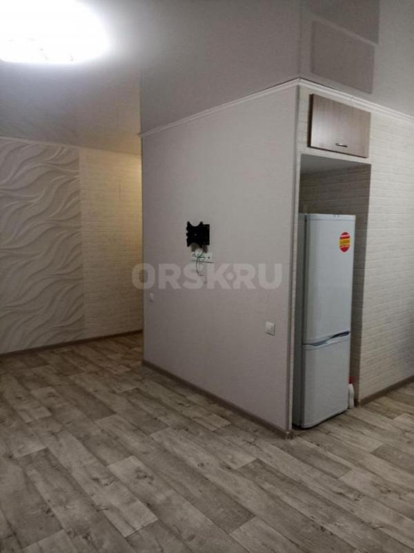 Сдам  на длительный срок чистую, уютную однокомнатную квартиру (студию). - Орск