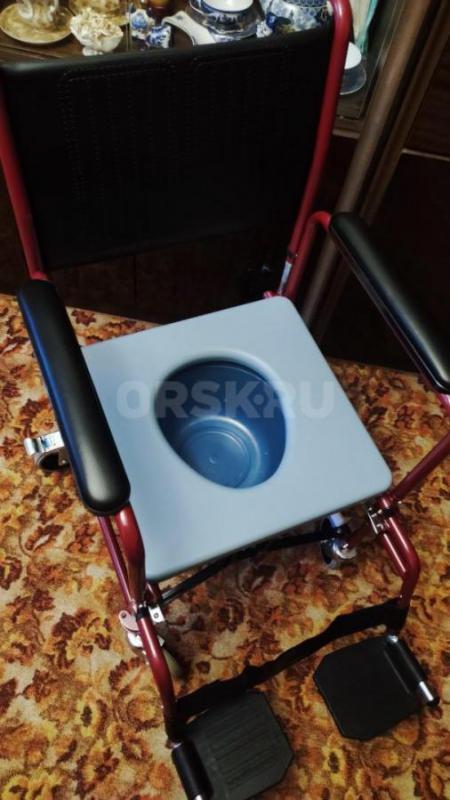 Санитарное  кресло для маломобильных , инвалидов и пожилых людей . - Орск