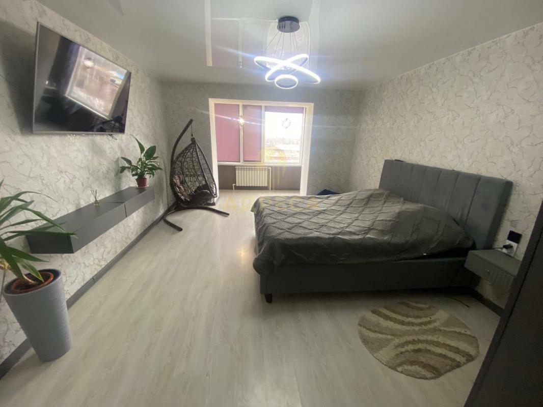 Предлагаем вашему вниманию светлую и уютную трехкомнатную квартиру в кирпичном доме недалеко от цент - Сорочинск