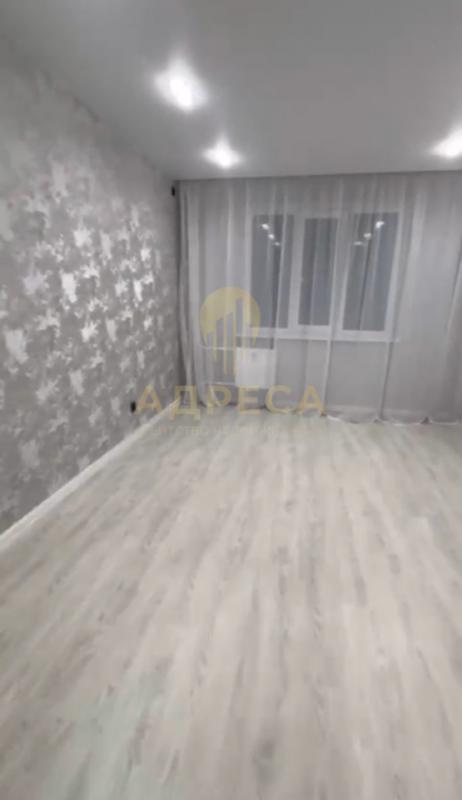 Продажа квартиры с ремонтом (крупноформатный глянцевый керамогранит, тёплые полы), установленной сан - Оренбург