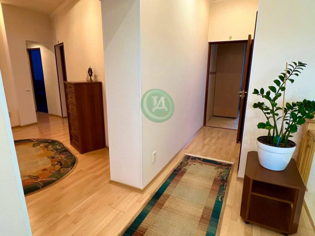 Продам 2-этажный кирпичный утепленный дом 363,7 кв. - Орск