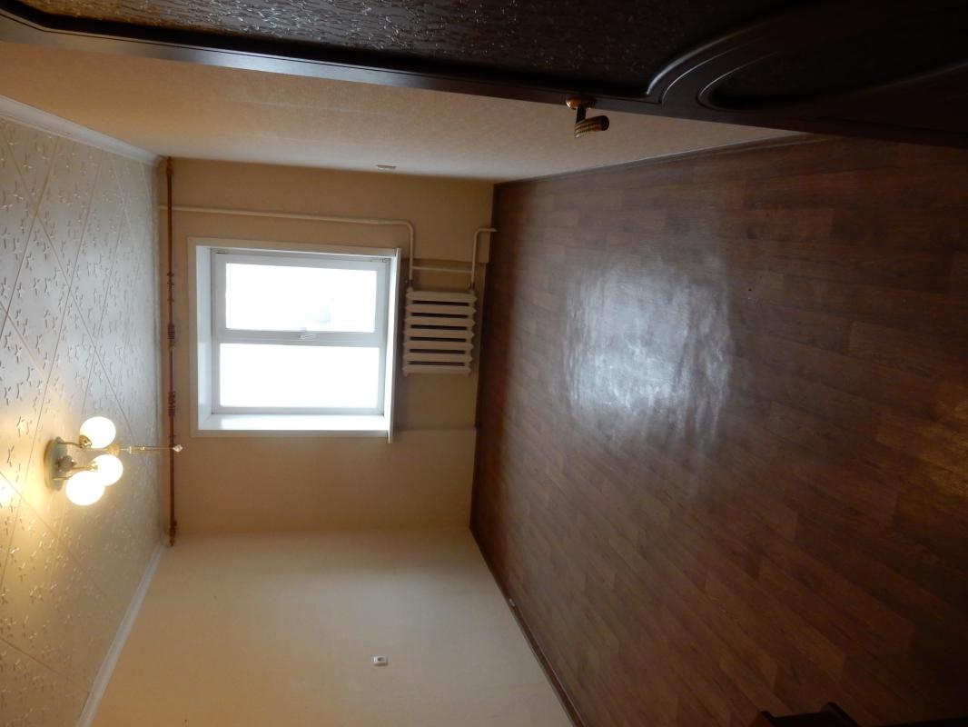 Кирпичный дом , рядом ост. 2 уральская, частично меблированная ,тёплая, можно с домашним питомцем. - Новотроицк