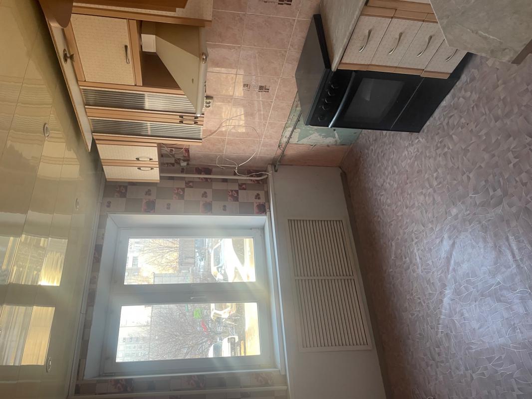 Продается квартира под косметический ремонт. - Новотроицк