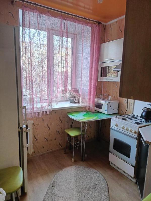 Сдам на длительный срок трёхкомнатную квартиру, теплая , уютная с мебелью, техникой, посудой по улиц - Орск