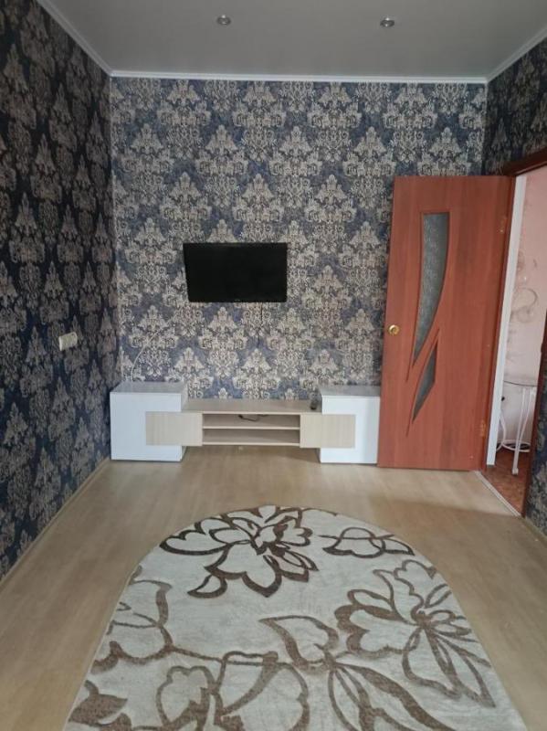 Сдам на длительный срок трёхкомнатную квартиру, теплая , уютная с мебелью, техникой, посудой по улиц - Орск