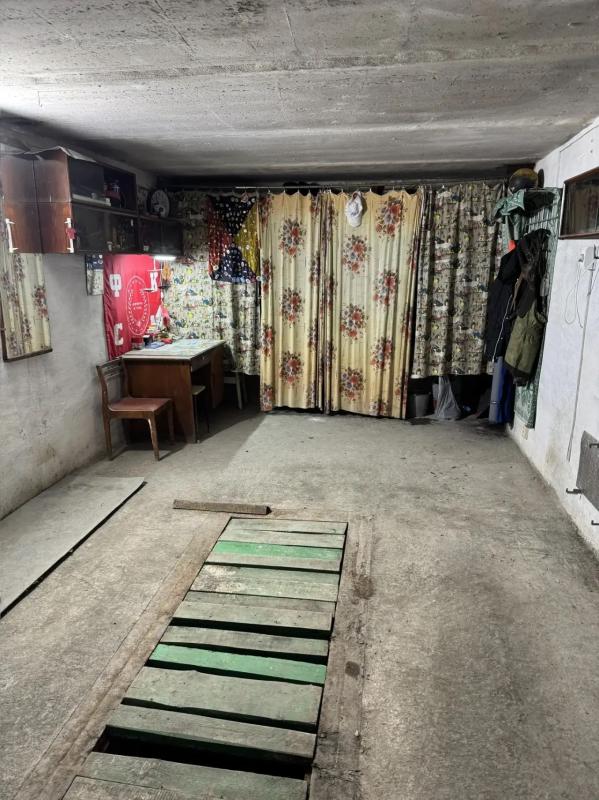 Продам подземный гараж в хорошем состоянии, имеется смотровая яма. - Новотроицк