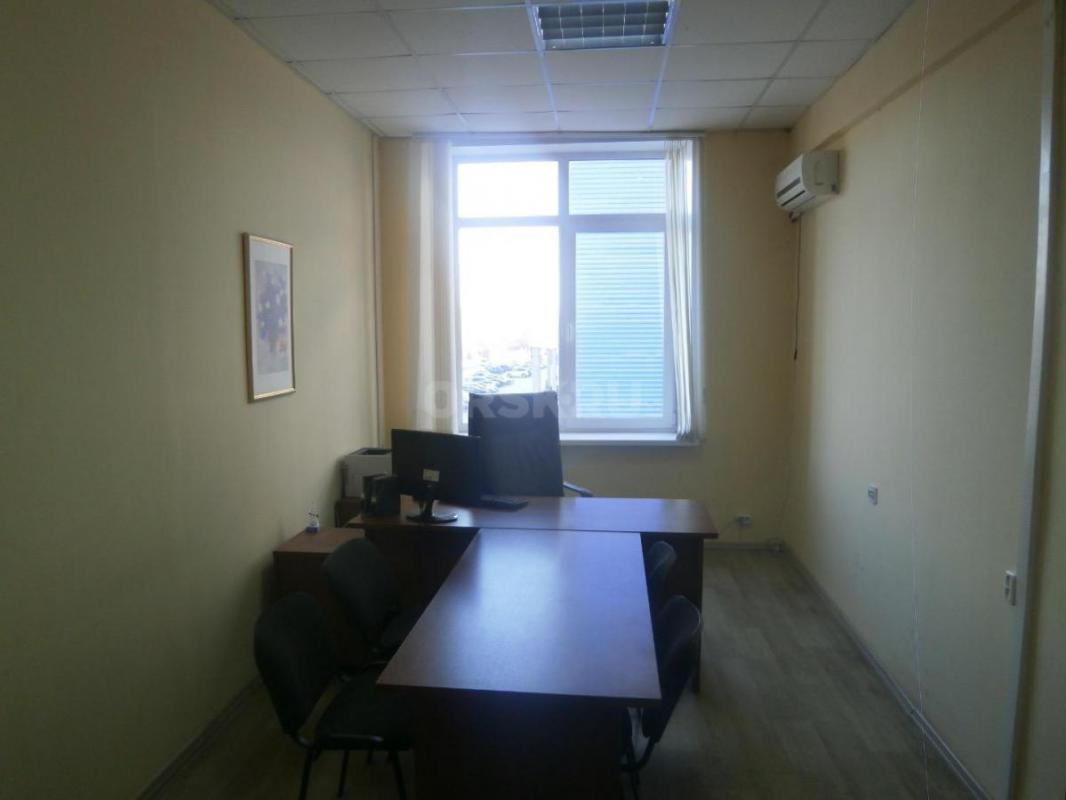 Сдается в здании справа от ТРК ЕВРОПЕЙСКИЙ офисные помещения  . - Орск