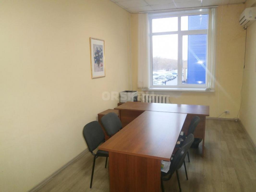 Сдается в здании справа от ТРК ЕВРОПЕЙСКИЙ офисные помещения  . - Орск