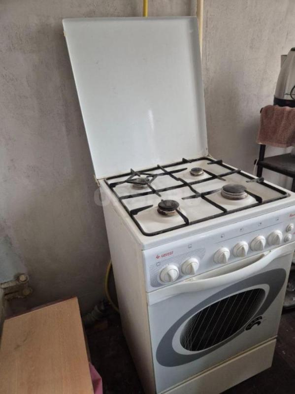 плиту газовую "Гефест", б/у, в хорошем состоянии - Орск