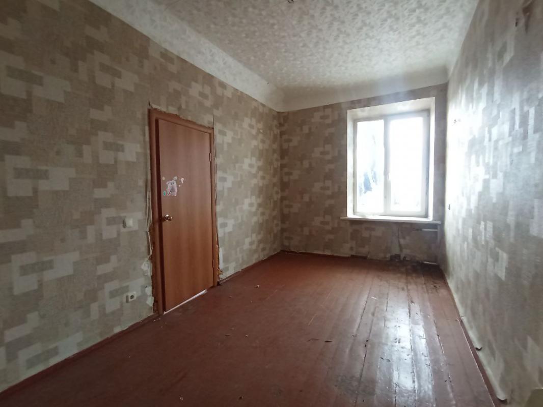 Продается большая 2-комнатная квартира  по адресу:  г. - Новотроицк