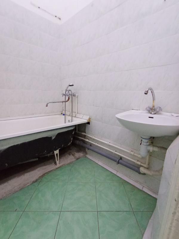 Продается большая 2-комнатная квартира  по адресу:  г. - Новотроицк