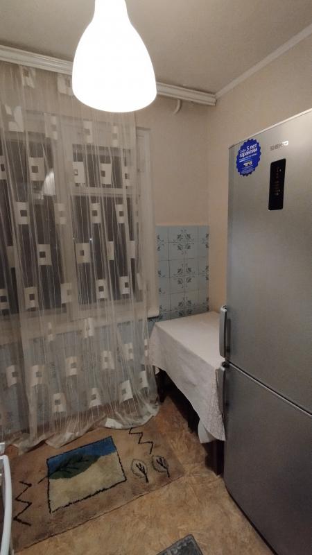 2х комнатная квартира, ходы раздельные, туалет и ванна раздельные, большая кладовка, в шаговой досту - Новотроицк