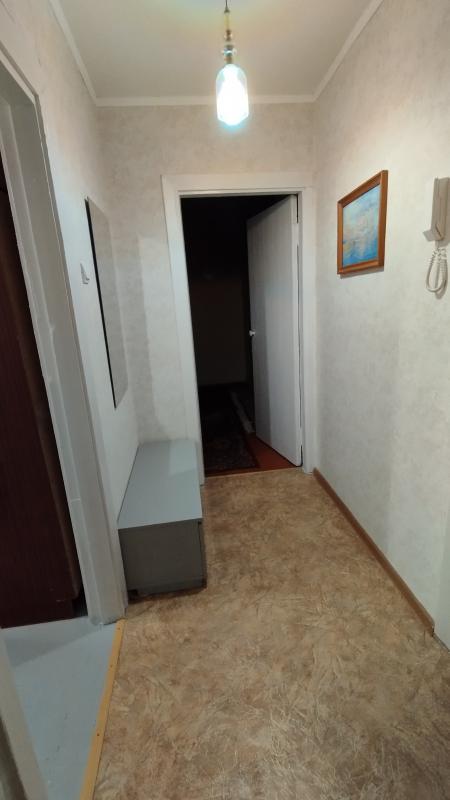 2х комнатная квартира, ходы раздельные, туалет и ванна раздельные, большая кладовка, в шаговой досту - Новотроицк