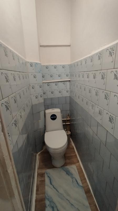 2х комнатная квартира, ходы раздельные, туалет и ванна раздельные, большая кладовка, в шаговой досту - Новотроицк