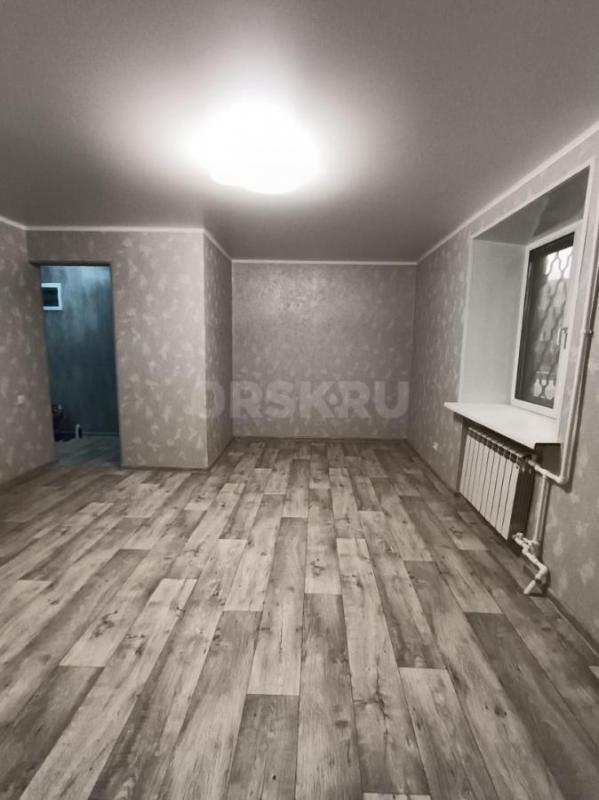 Продаётся  1 комнатная квартира в кирпичной доме рядом с Орским механическим заводом (2мин пешком) - Орск